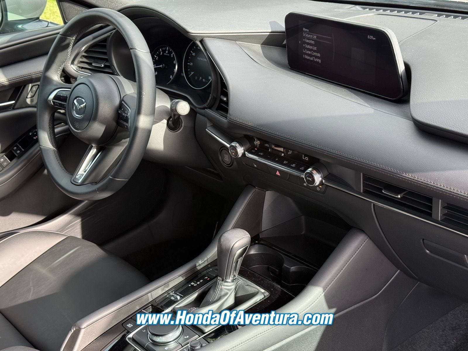 Used 2024 MAZDA MAZDA3 s FWD image 9