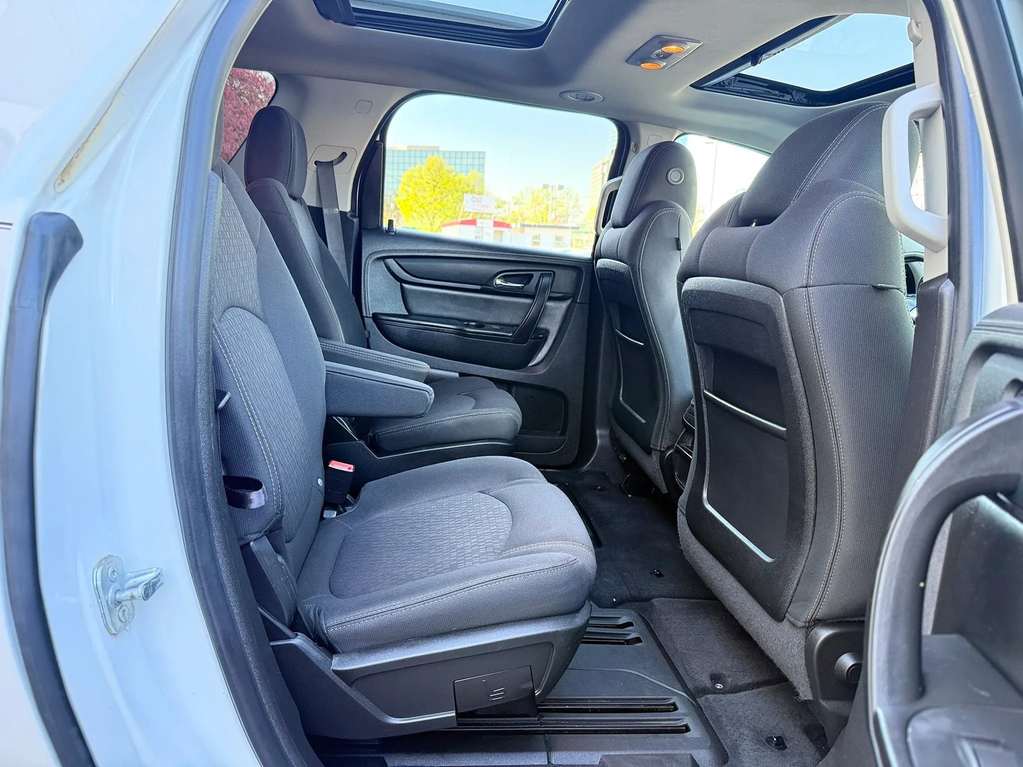 Used 2014 GMC Acadia SLE image 32