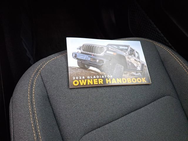Used 2024 Jeep Gladiator Sport image 25