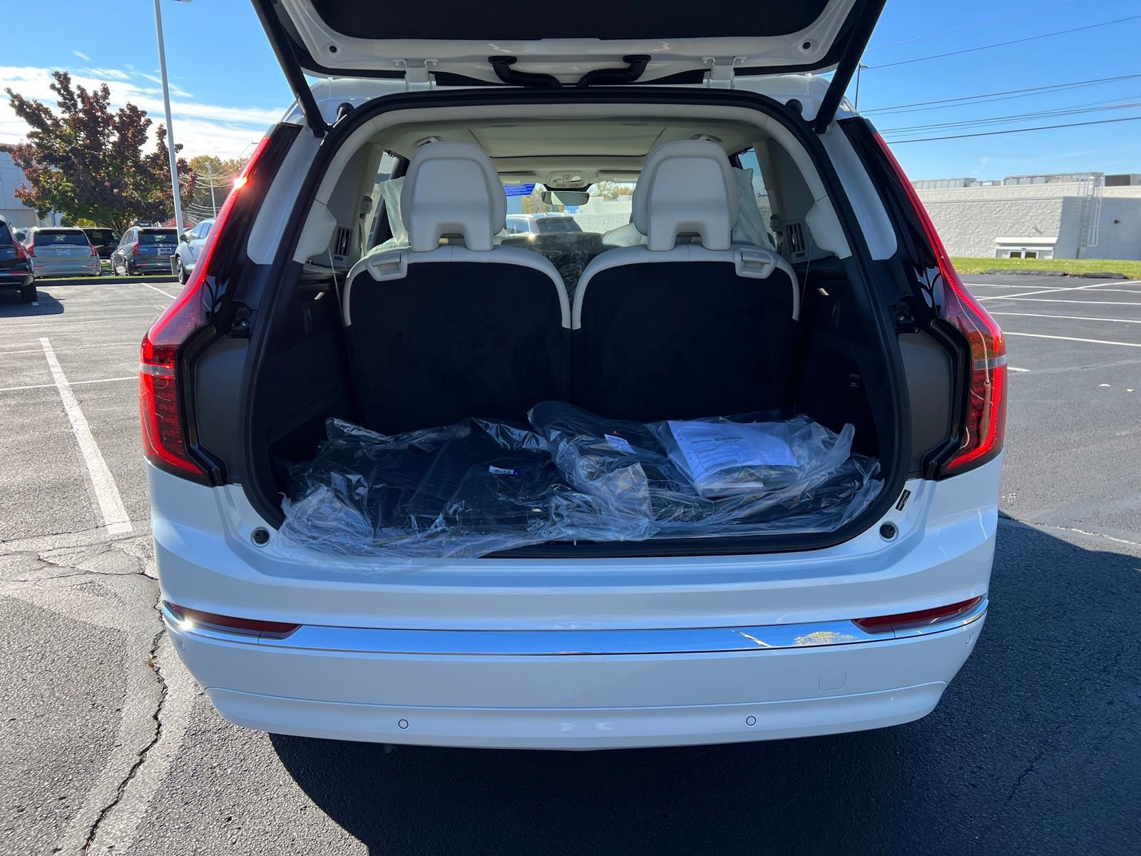 New 2026 Volvo XC90 B6 Ultra image 36