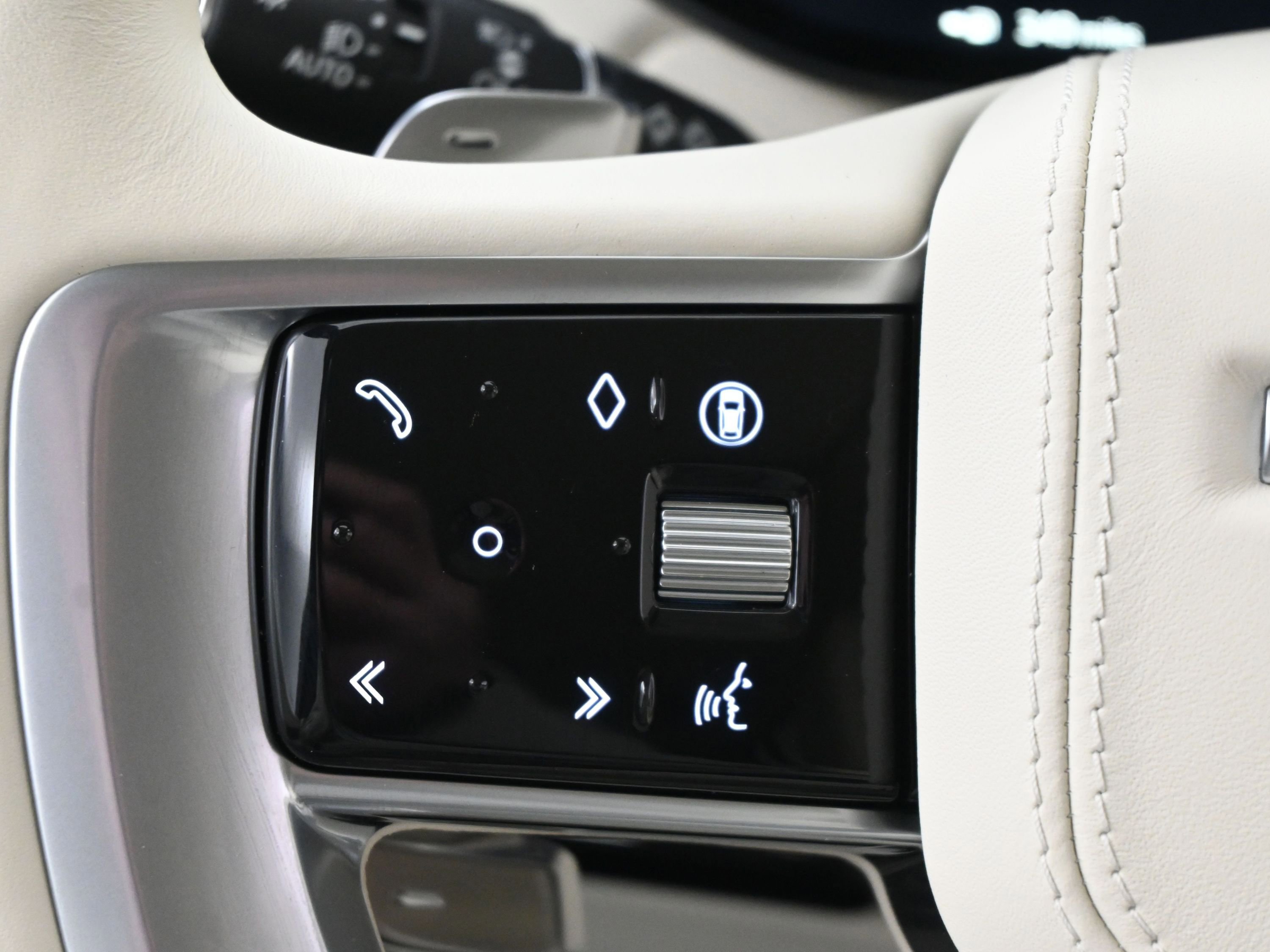 New 2026 Land Rover Range Rover SE image 17