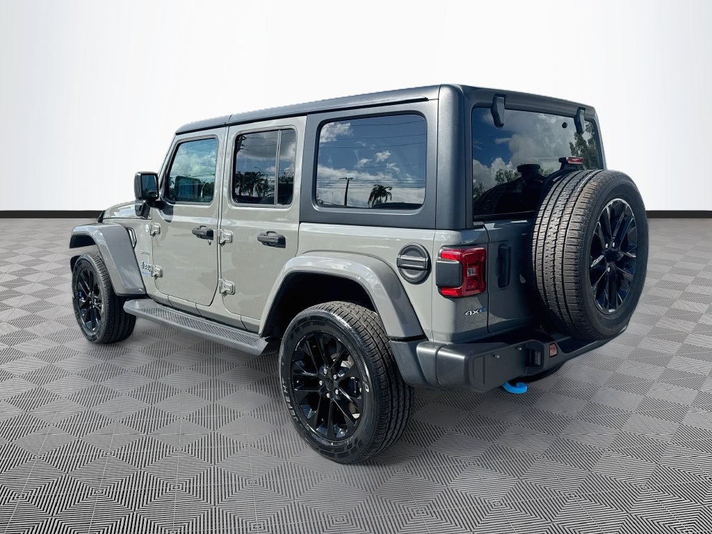 Used 2023 Jeep Wrangler Unlimited Sahara w/ Cold Weather Group AWD/4WD image 8