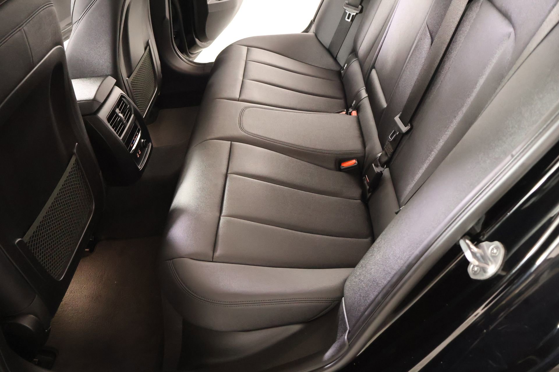 Used 2020 BMW 330i Sedan w/ Convenience Package image 13