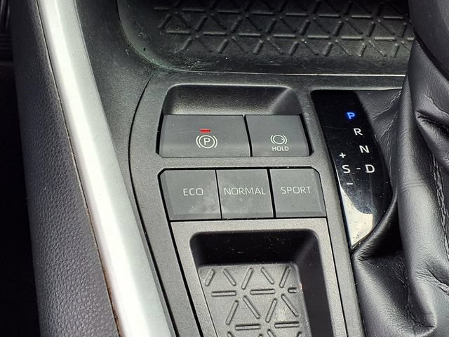 Used 2021 Toyota RAV4 LE FWD image 14