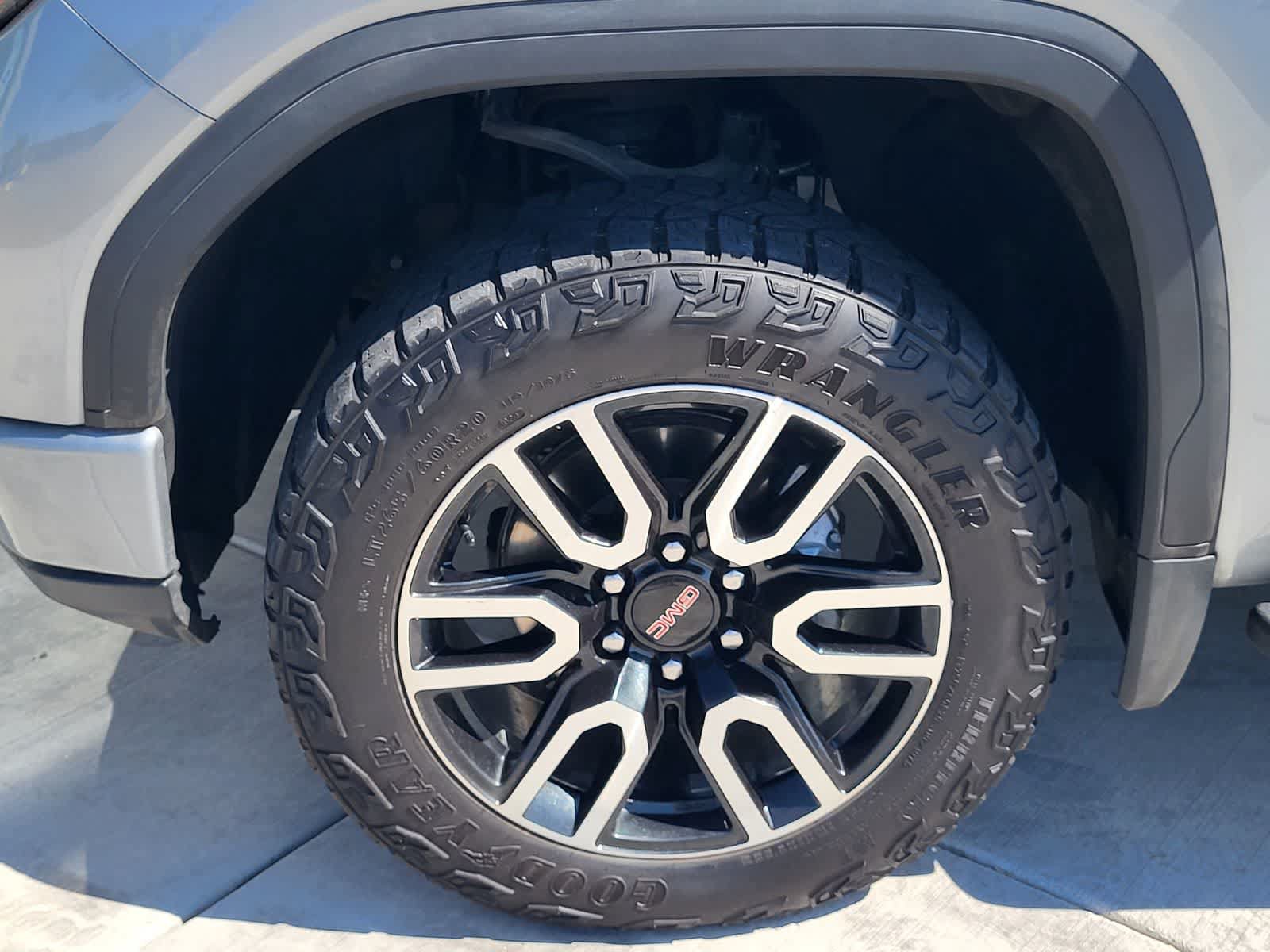 Used 2024 GMC Sierra 1500 AT4 w/ Technology Package AWD/4WD image 8
