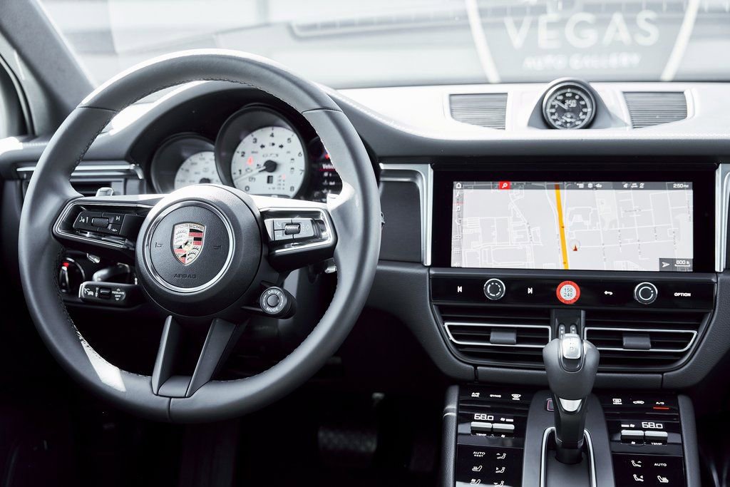 Used 2025 Porsche Macan GTS image 53