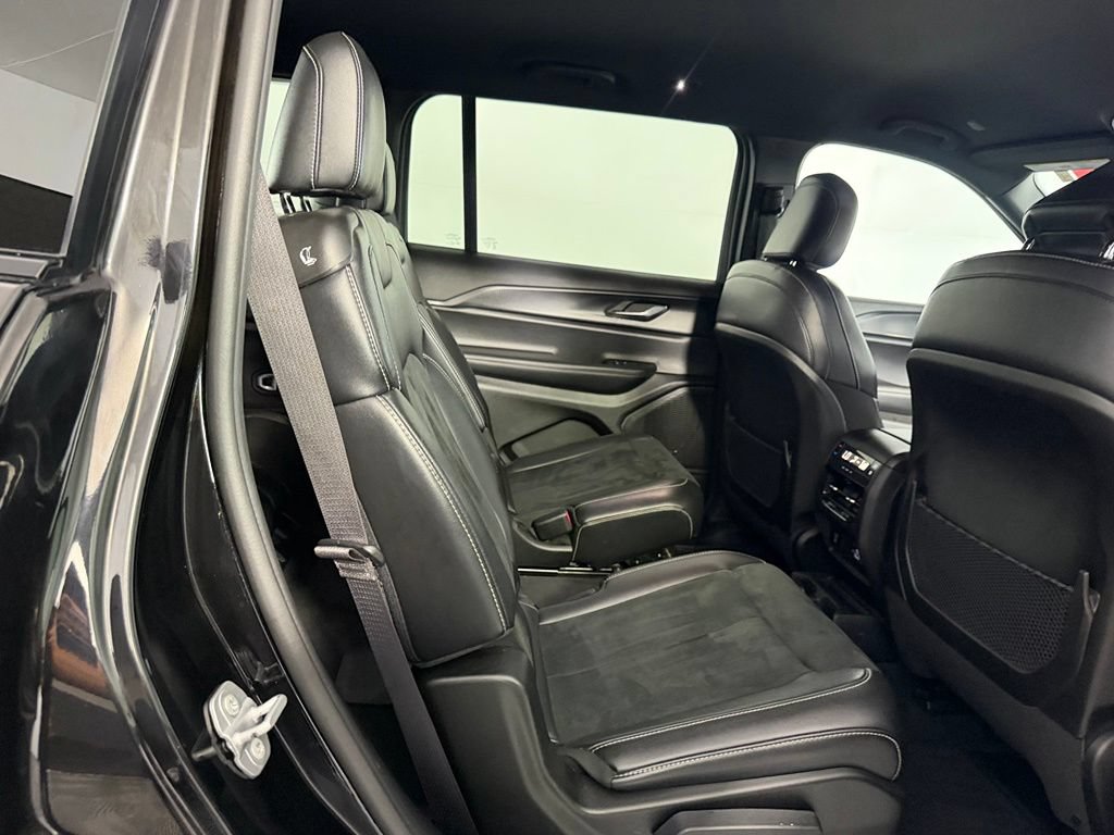 Certified 2025 Jeep Grand Cherokee L Laredo RWD image 18