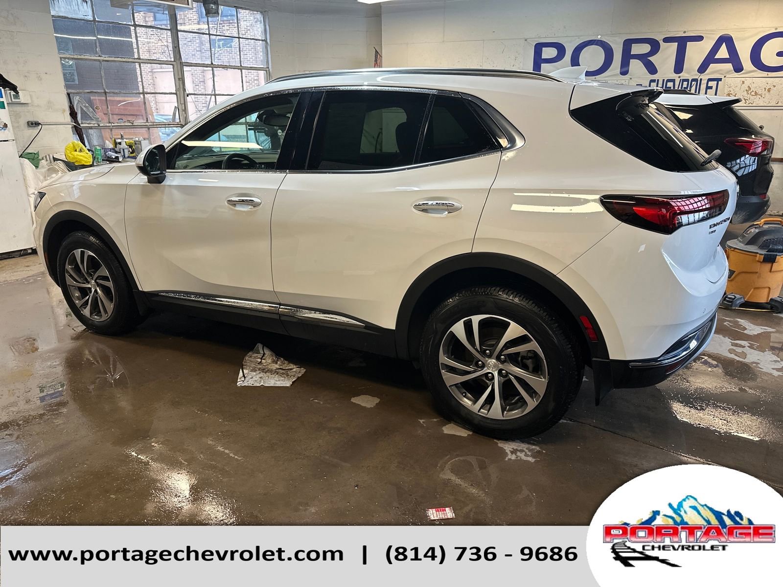 Used 2021 Buick Envision Essence image 2