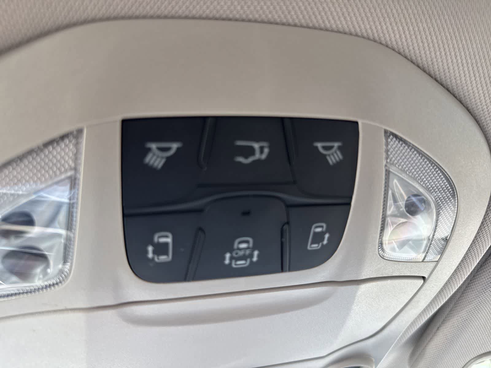 Used 2019 Chrysler Pacifica Limited w/ Advanced Safetytec Group FWD image 22