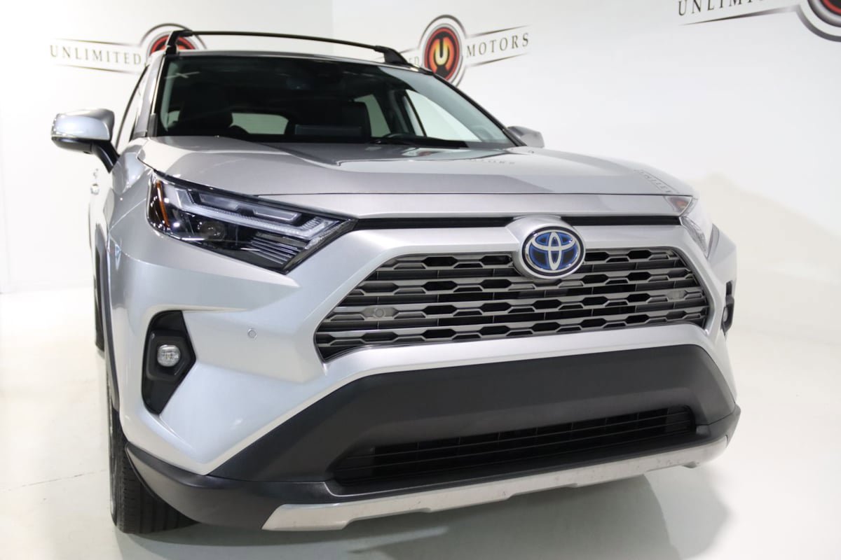 Used 2022 Toyota RAV4 Limited AWD/4WD image 21