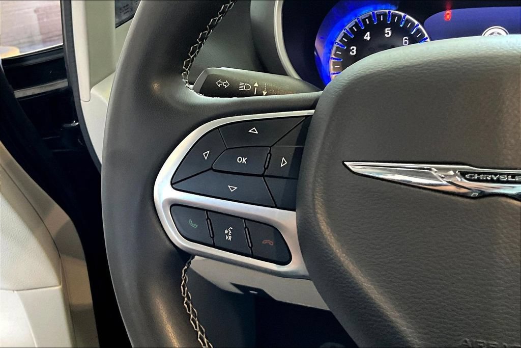 Used 2024 Chrysler Pacifica Touring-L FWD image 13