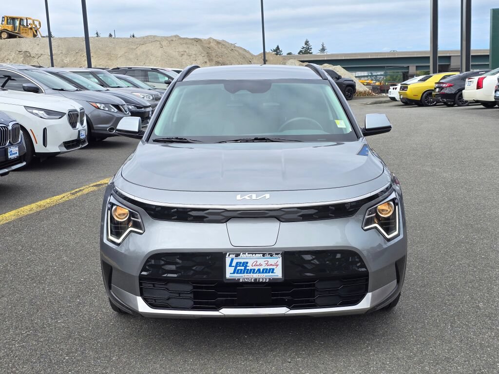 Certified 2024 Kia Niro Wind w/ Wind Preserve Package FWD image 2