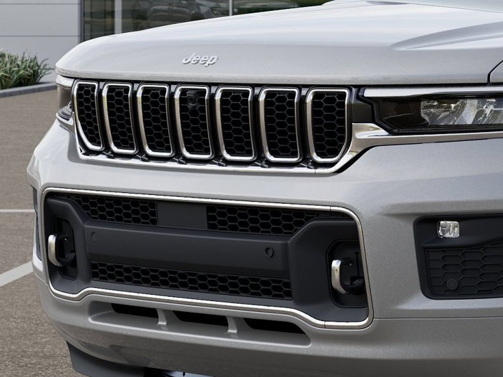 New 2025 Jeep Grand Cherokee L Overland w/ Advanced Protech Group III AWD/4WD image 11