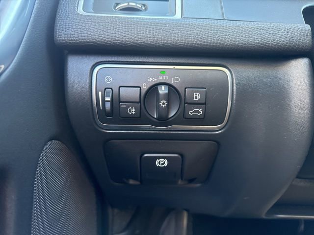 Used 2017 Volvo XC60 T6 Dynamic w/ Advanced Package image 13