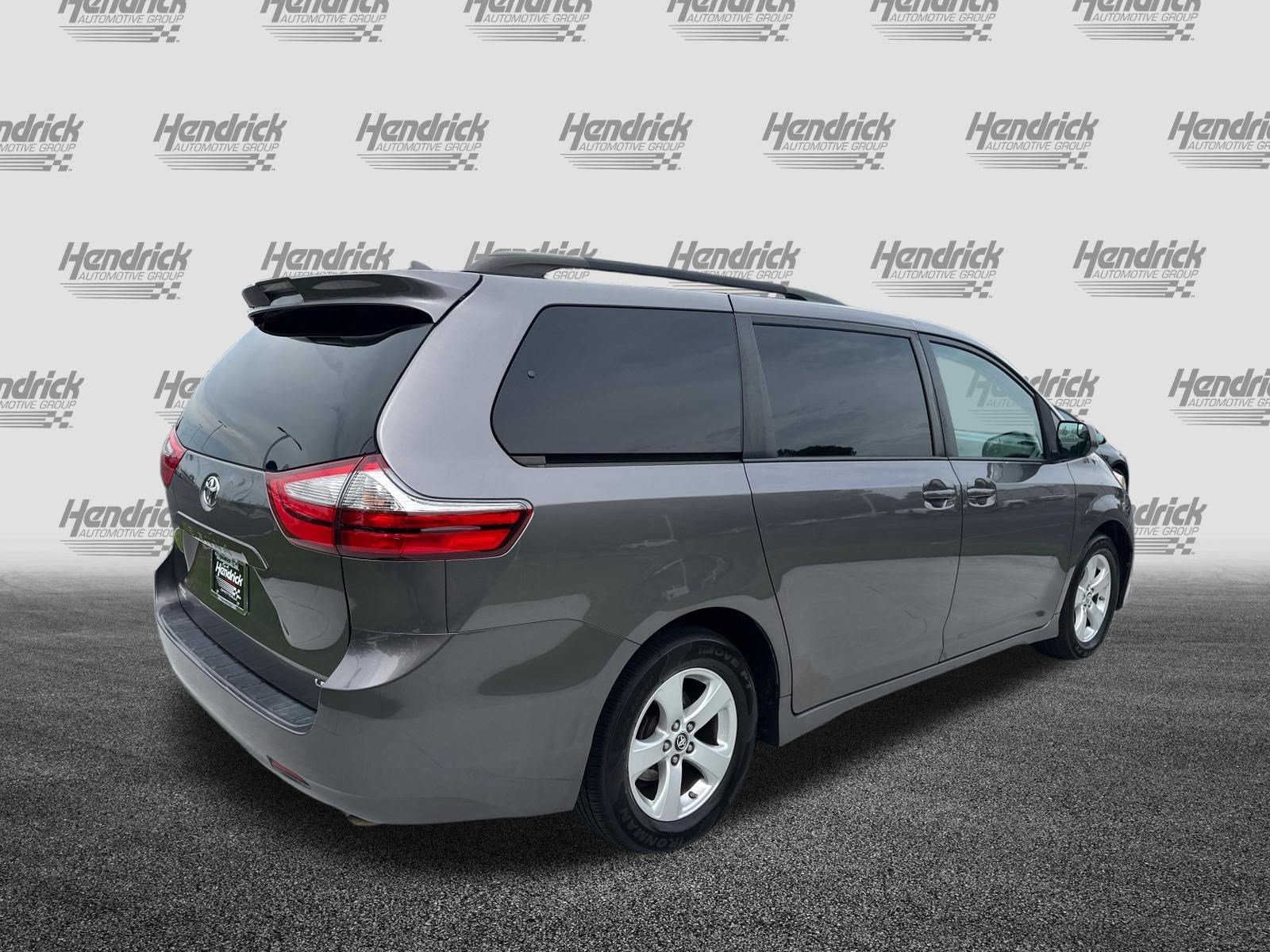 Used 2018 Toyota Sienna LE FWD image 10
