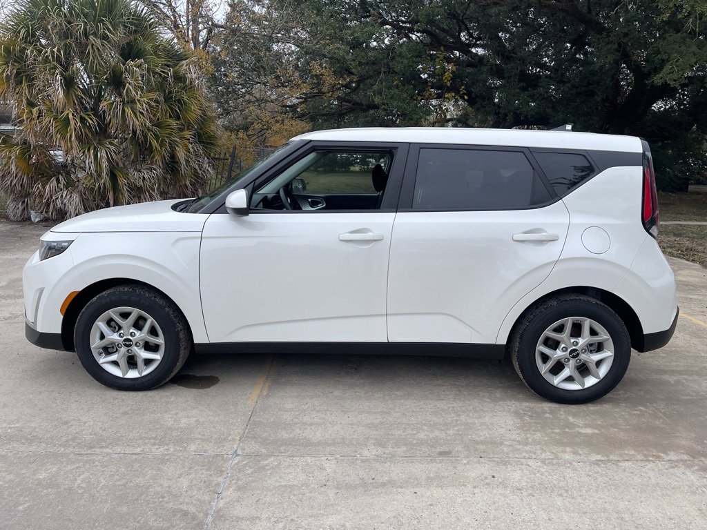 Used 2025 Kia Soul LX w/ LX Technology Package image 11