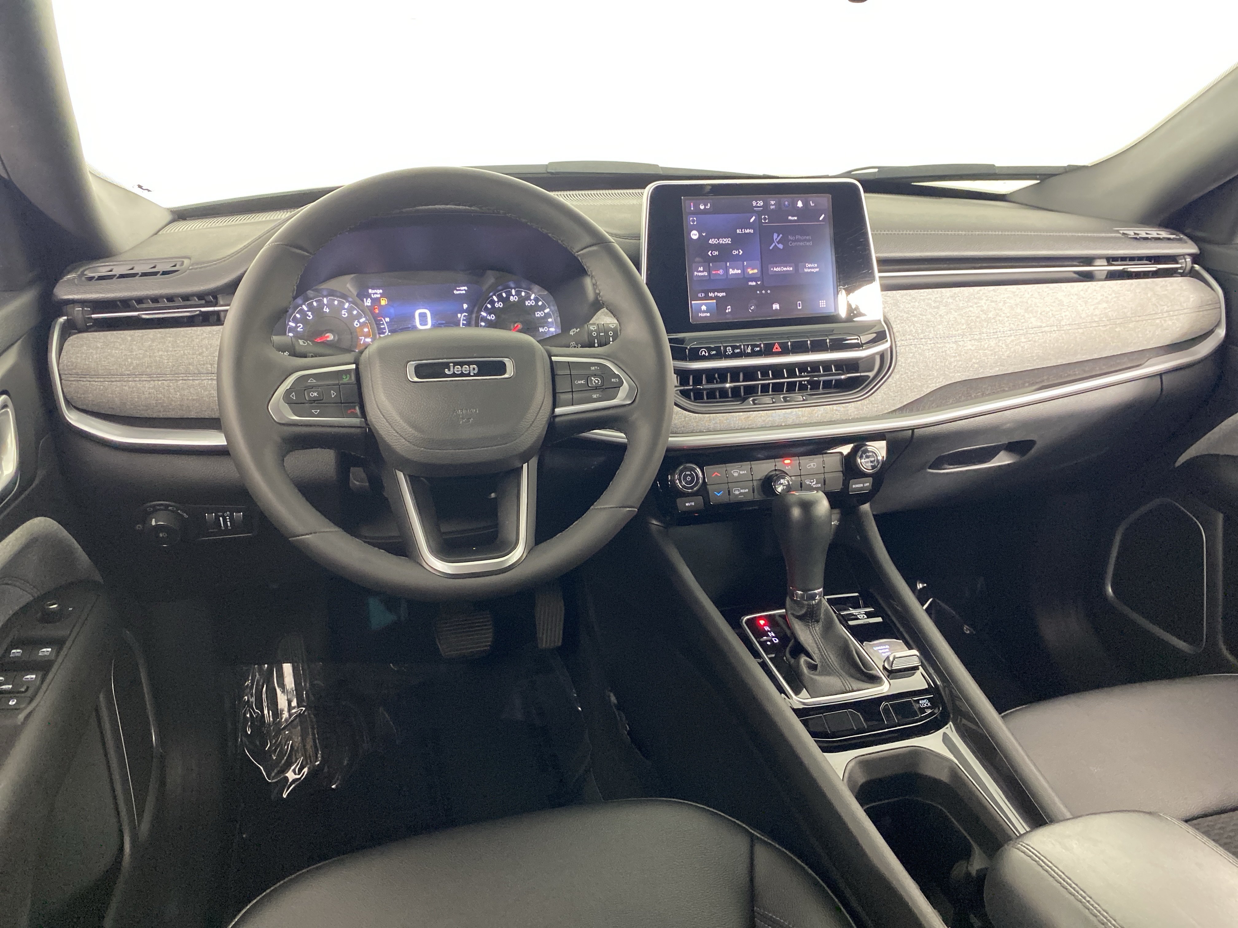 Used 2025 Jeep Compass Latitude AWD/4WD image 18
