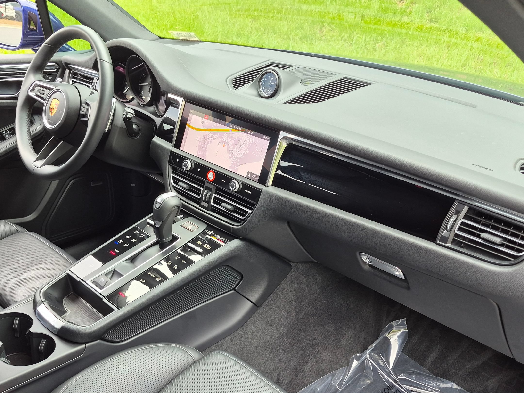 Certified 2026 Porsche Macan AWD/4WD image 27