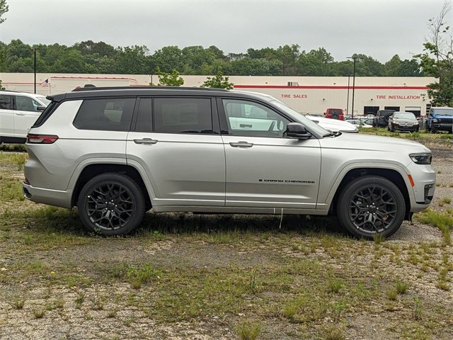 New 2025 Jeep Grand Cherokee L Summit image 2