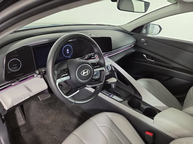 Used 2025 Hyundai Elantra Limited FWD image 14