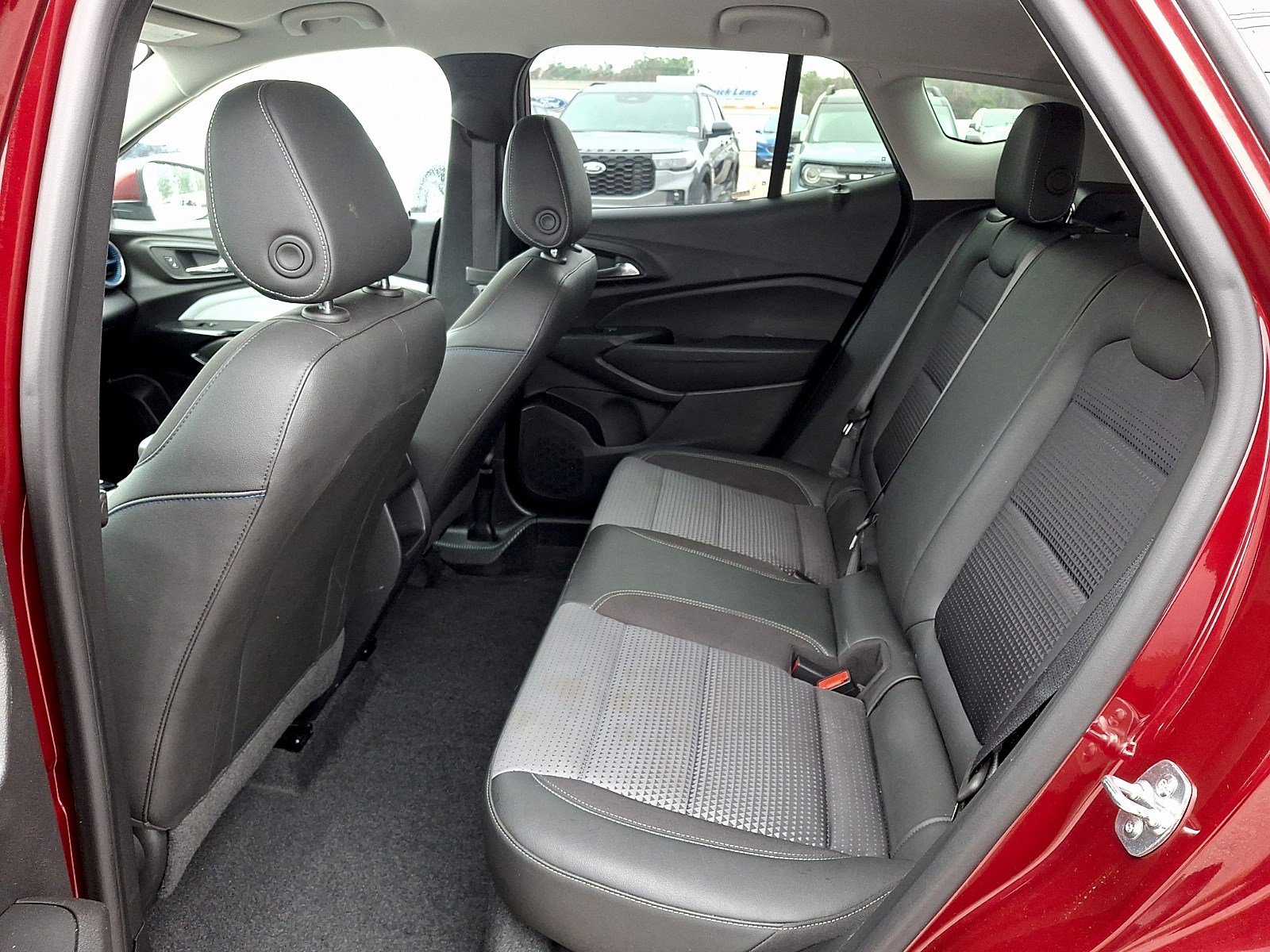 Used 2025 Chevrolet Trax LT FWD image 9