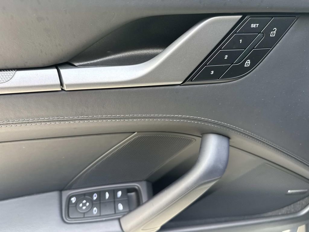 Used 2025 Porsche 911 Carrera image 21