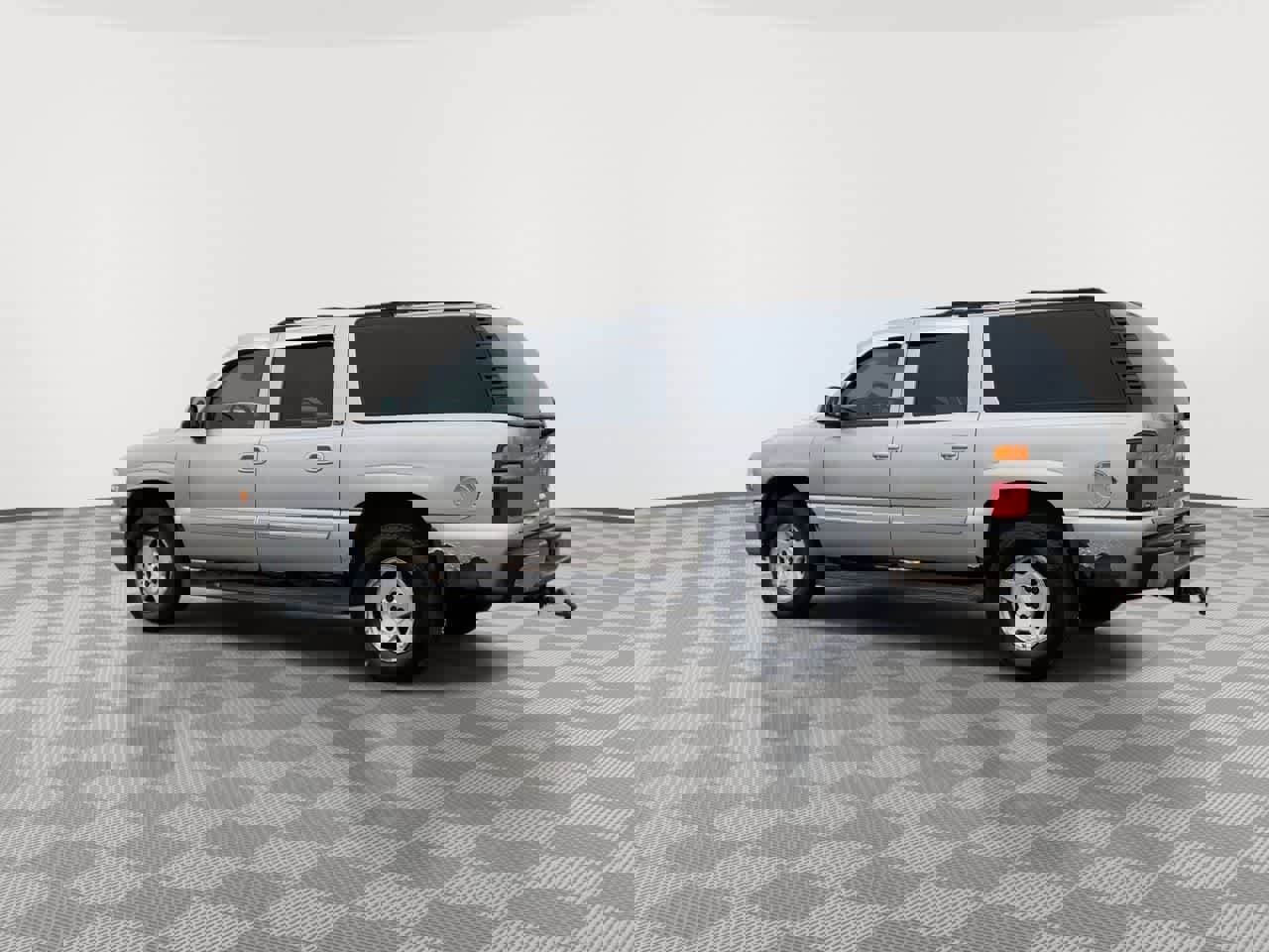 Used 2005 Chevrolet Suburban LT w/ Preferred Equipment Group image 6