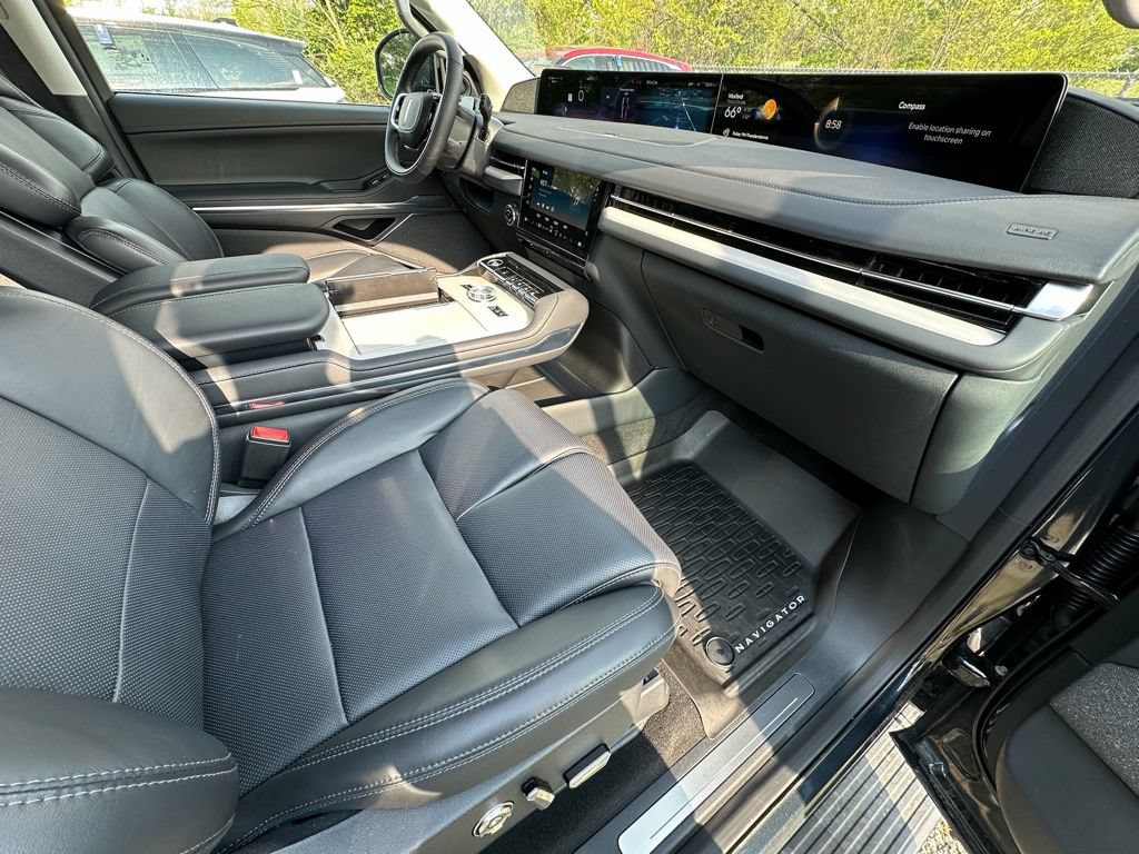 New 2025 Lincoln Navigator Reserve AWD/4WD image 23