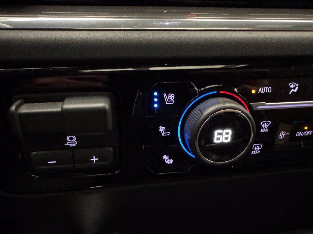Used 2025 Chevrolet Silverado 2500 High Country w/ High Country Premium Package AWD/4WD image 45