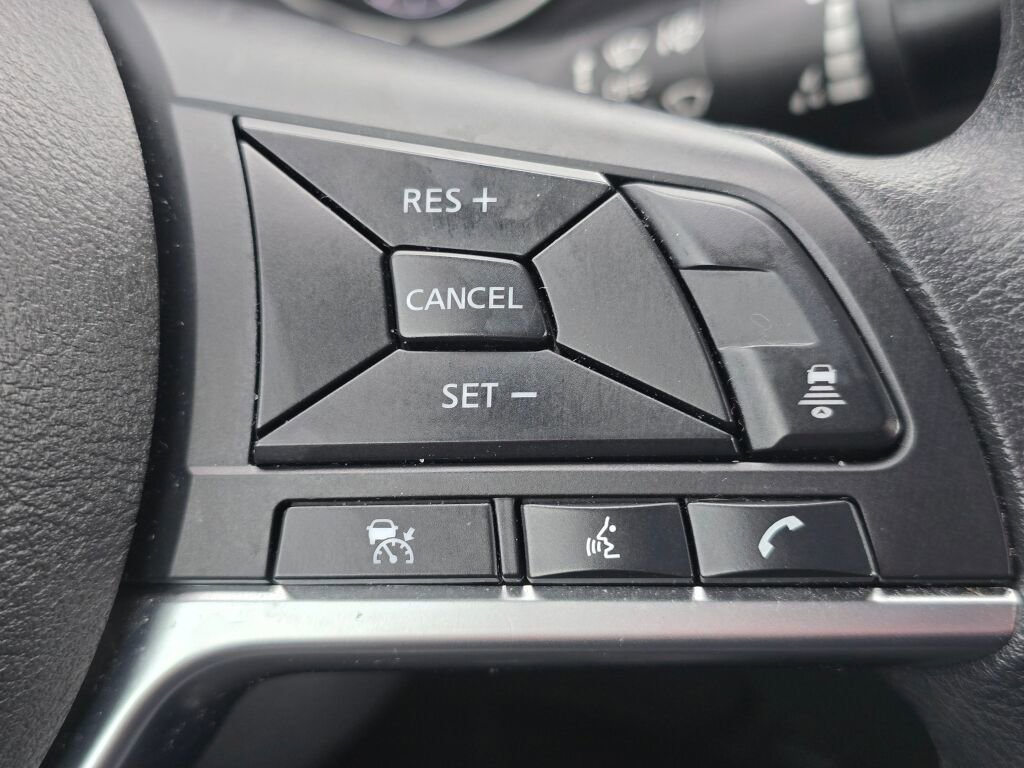 Used 2024 Nissan Sentra SV FWD image 32