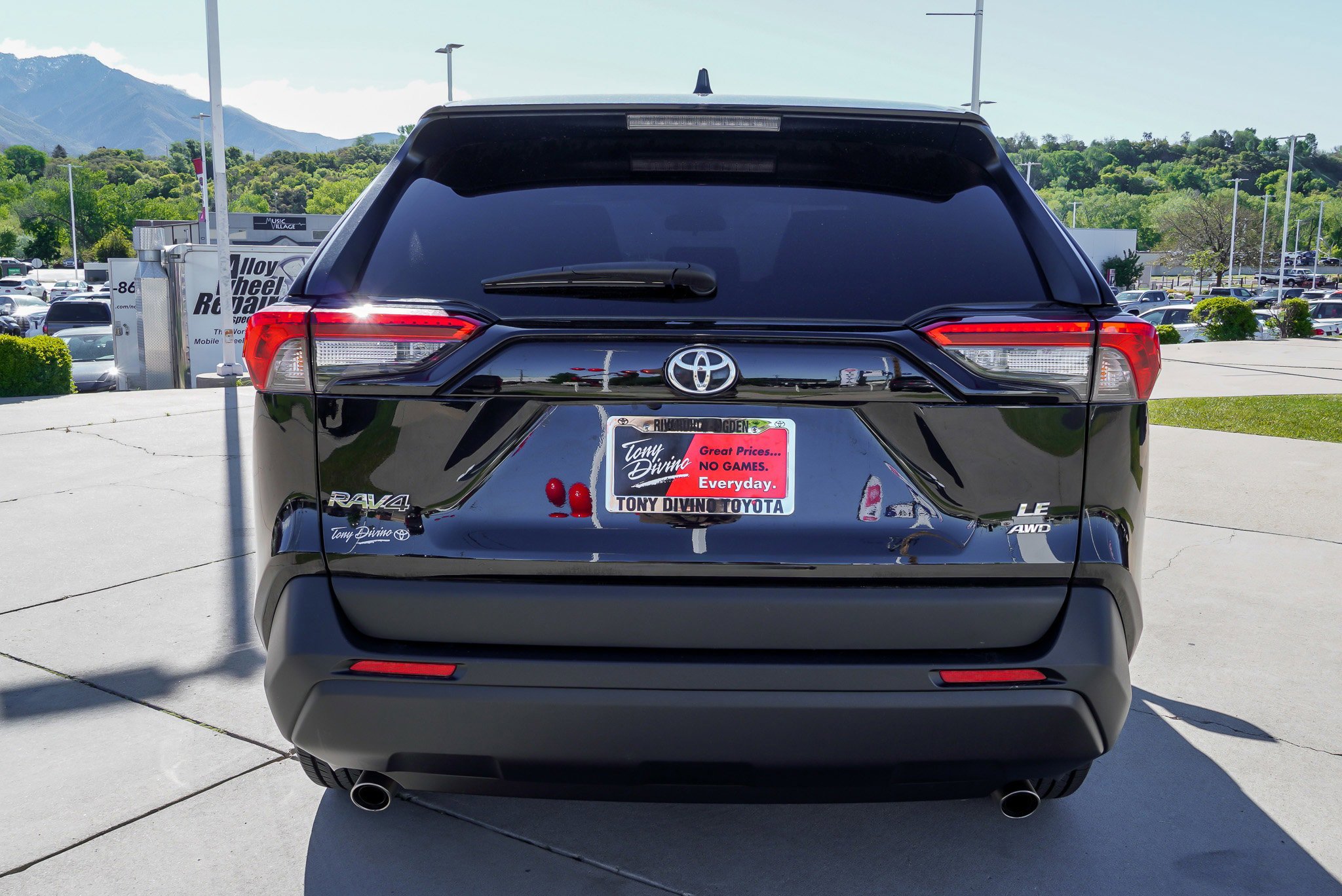Certified 2024 Toyota RAV4 LE AWD/4WD image 7