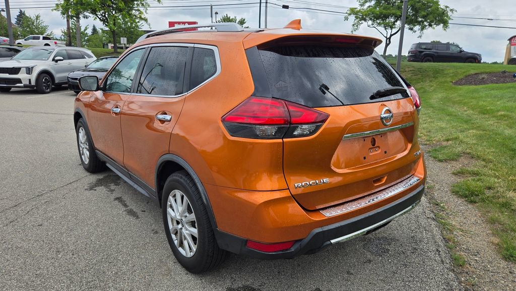 Used 2017 Nissan Rogue SV AWD/4WD image 6