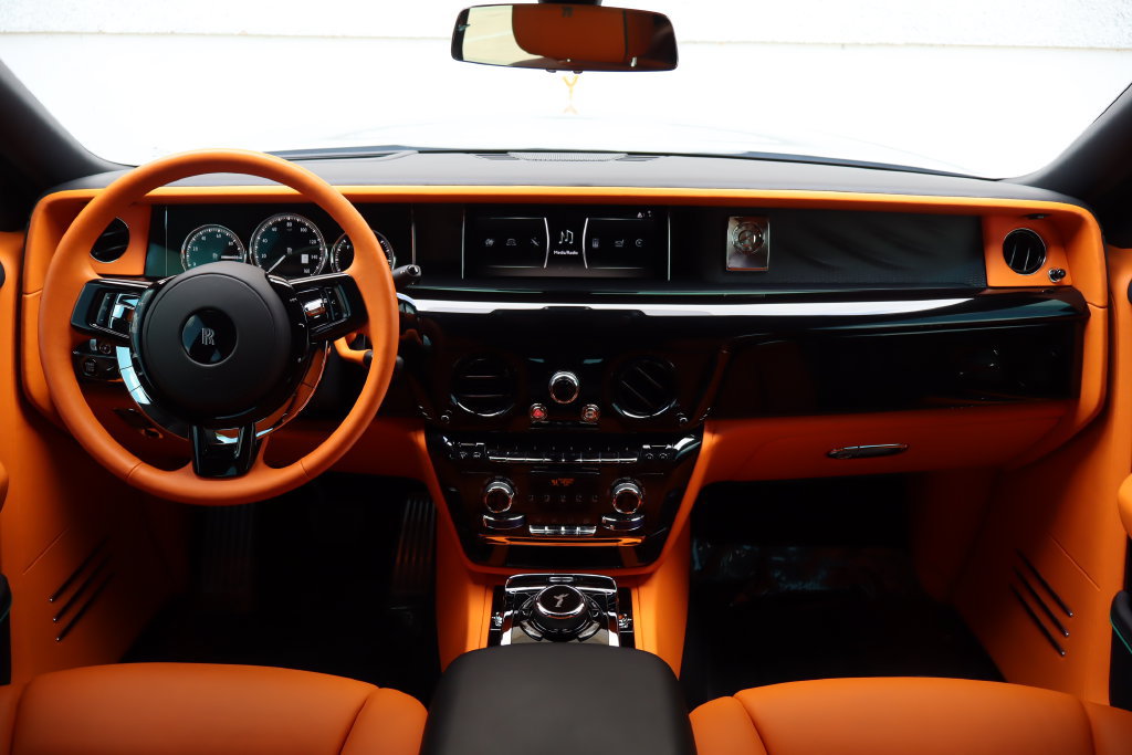 Used 2023 Rolls-Royce Phantom Sedan w/ Leather Finishing Pack RWD image 4