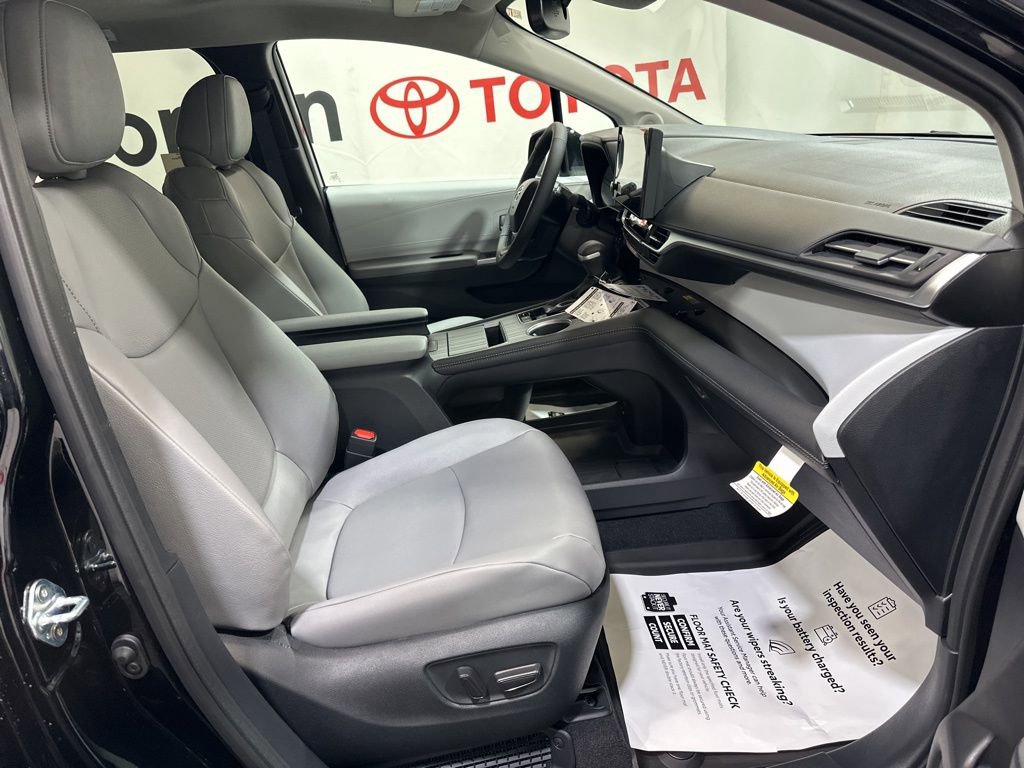 New 2026 Toyota Sienna XLE image 12