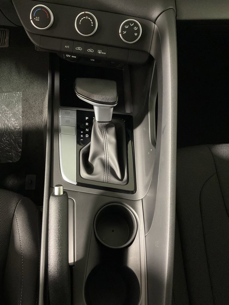 New 2025 Hyundai Elantra SE image 30