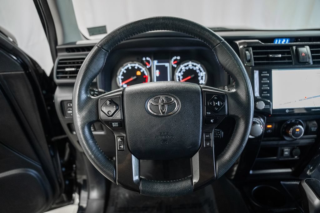 Used 2020 Toyota 4Runner TRD Off-Road Premium w/ Moonroof Package AWD/4WD image 27