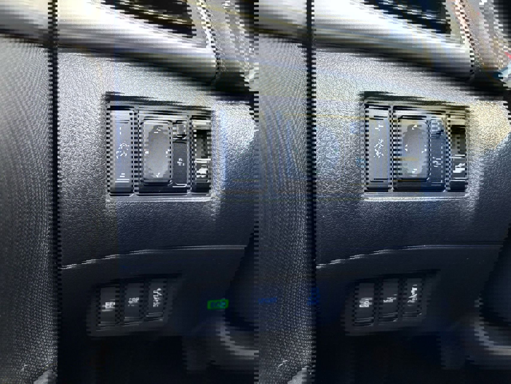 Used 2018 Nissan Sentra S image 32