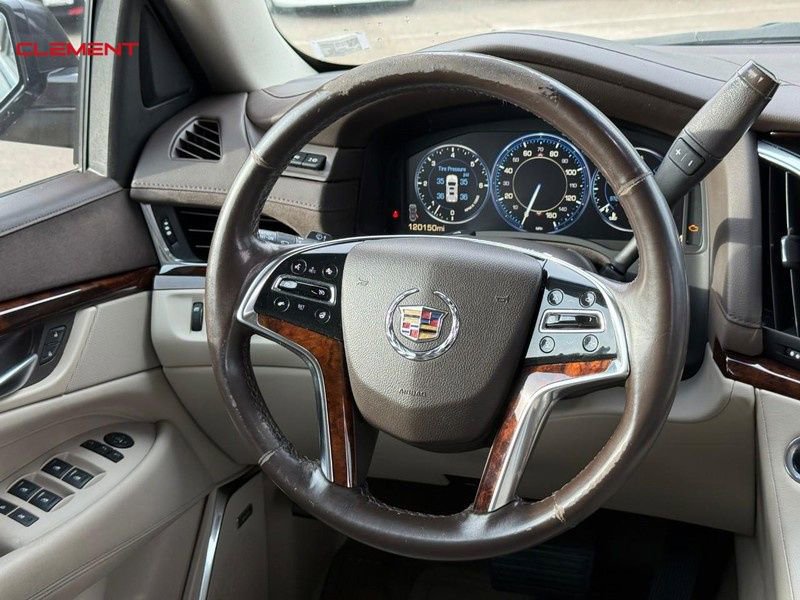Used 2015 Cadillac Escalade Luxury image 16