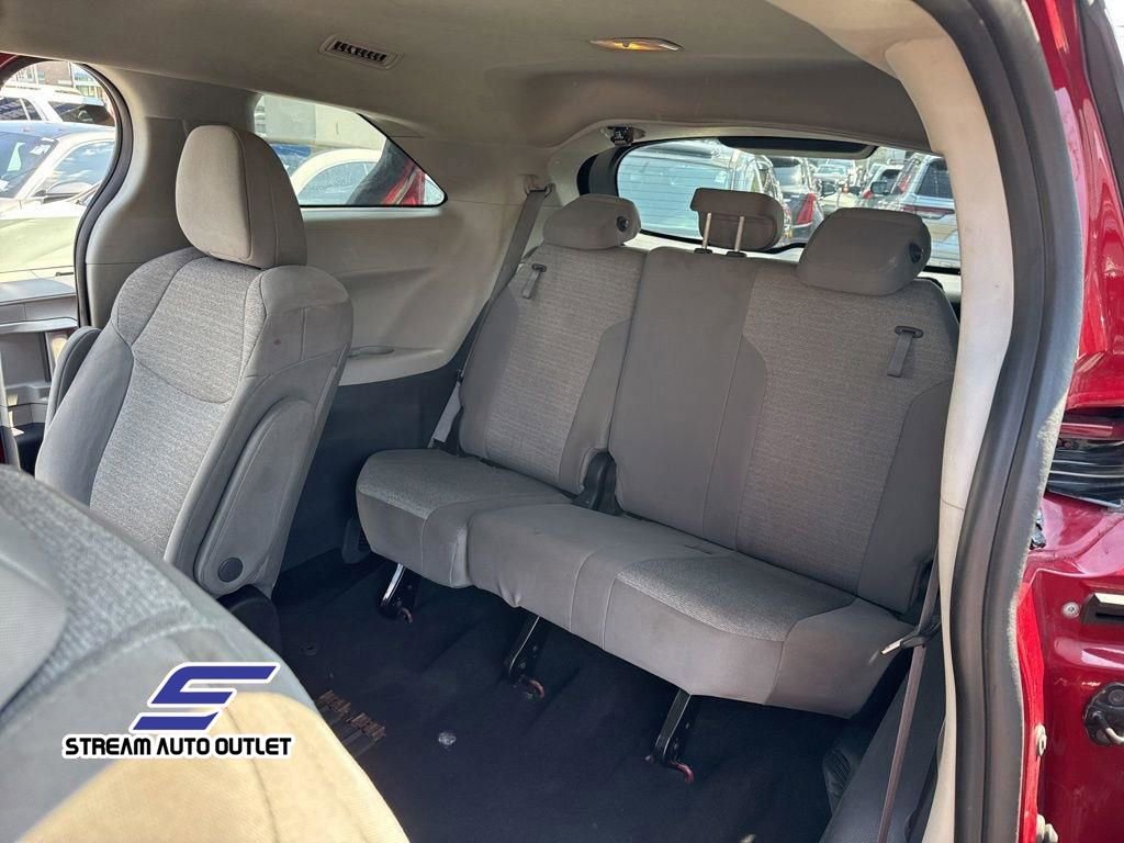 Used 2022 Toyota Sienna LE image 31