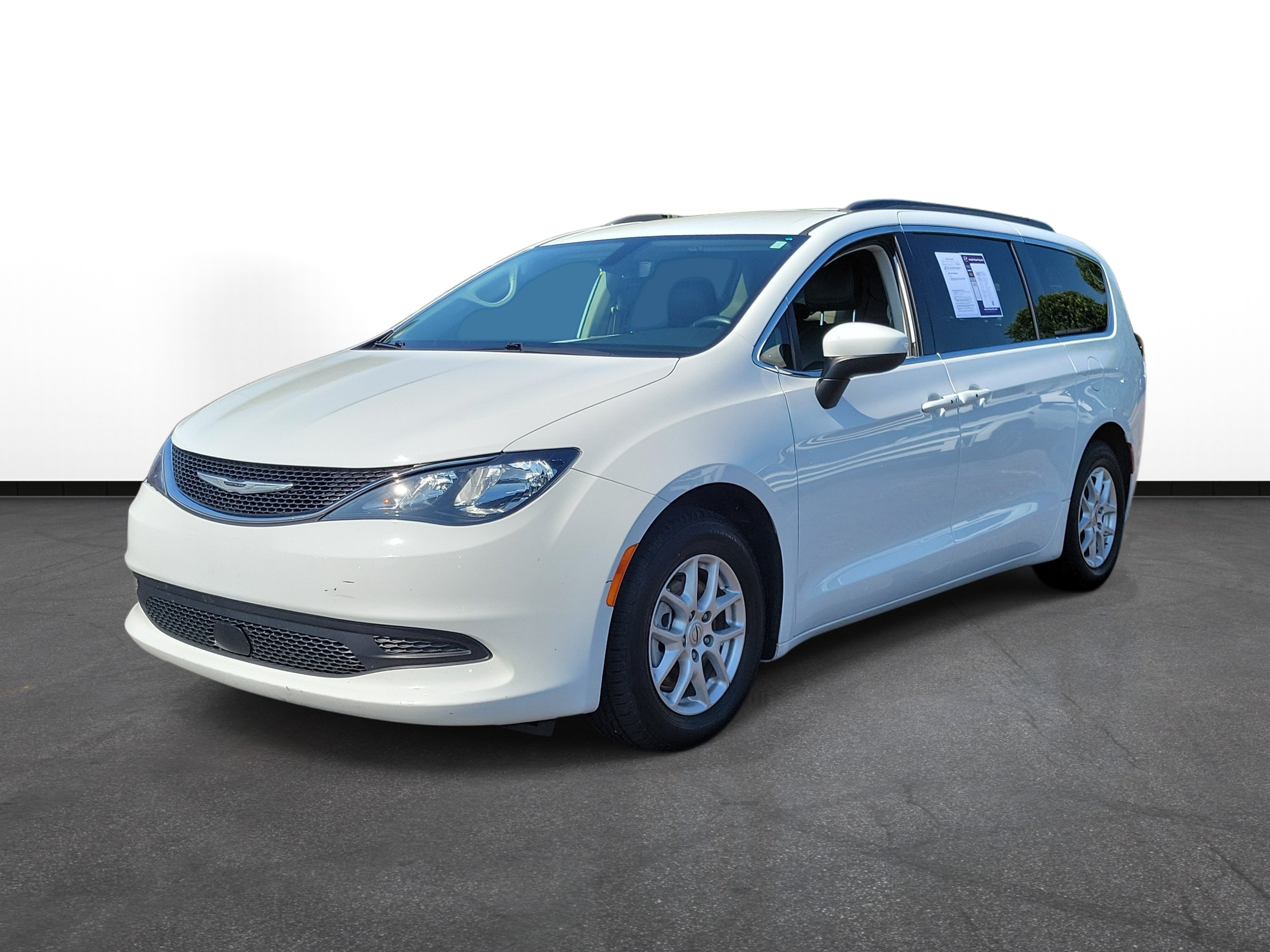 Used 2021 Chrysler Voyager Lxi FWD image 2