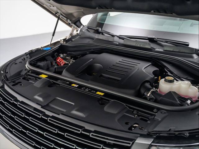 New 2026 Land Rover Range Rover Long Wheelbase SE AWD/4WD image 10