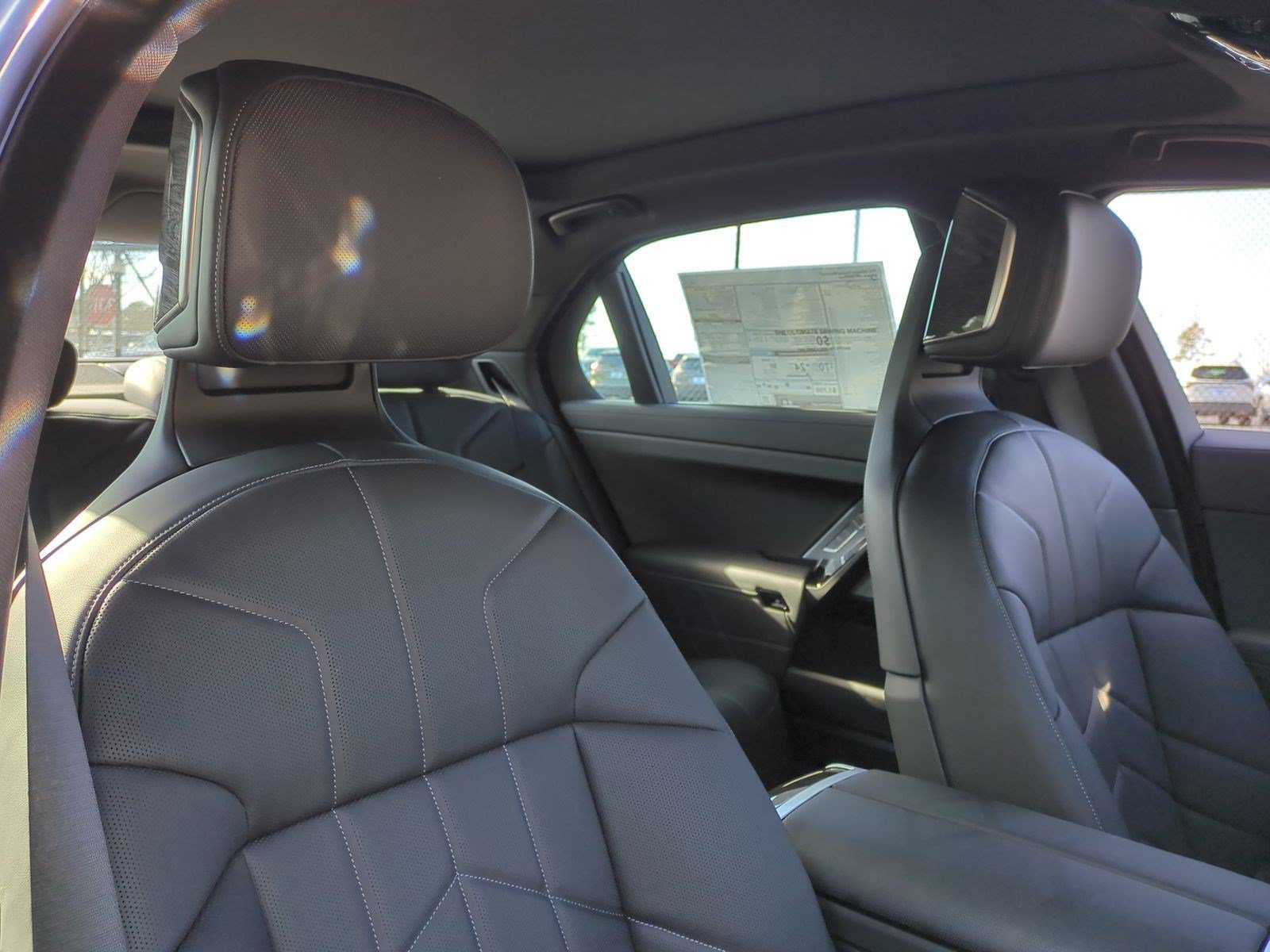 New 2026 BMW 750e xDrive w/ Premium Package AWD/4WD image 31