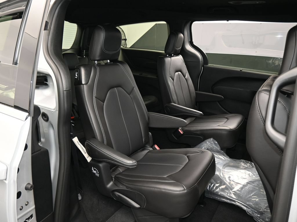 New 2026 Chrysler Voyager LX FWD image 38