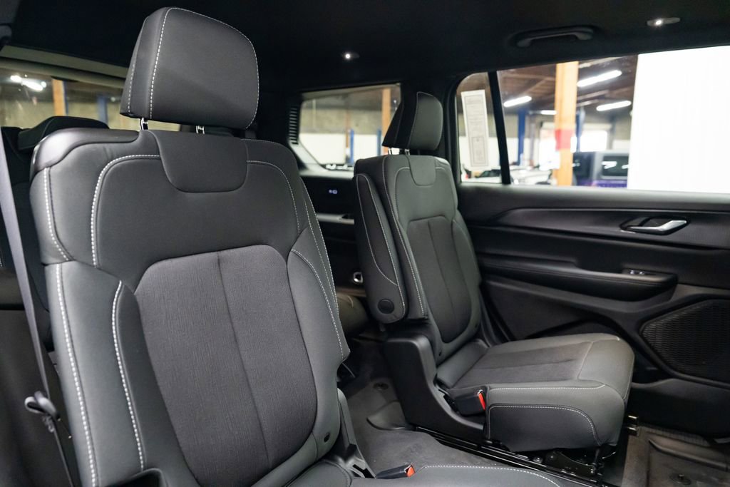 New 2026 Jeep Grand Cherokee L 4WD image 32