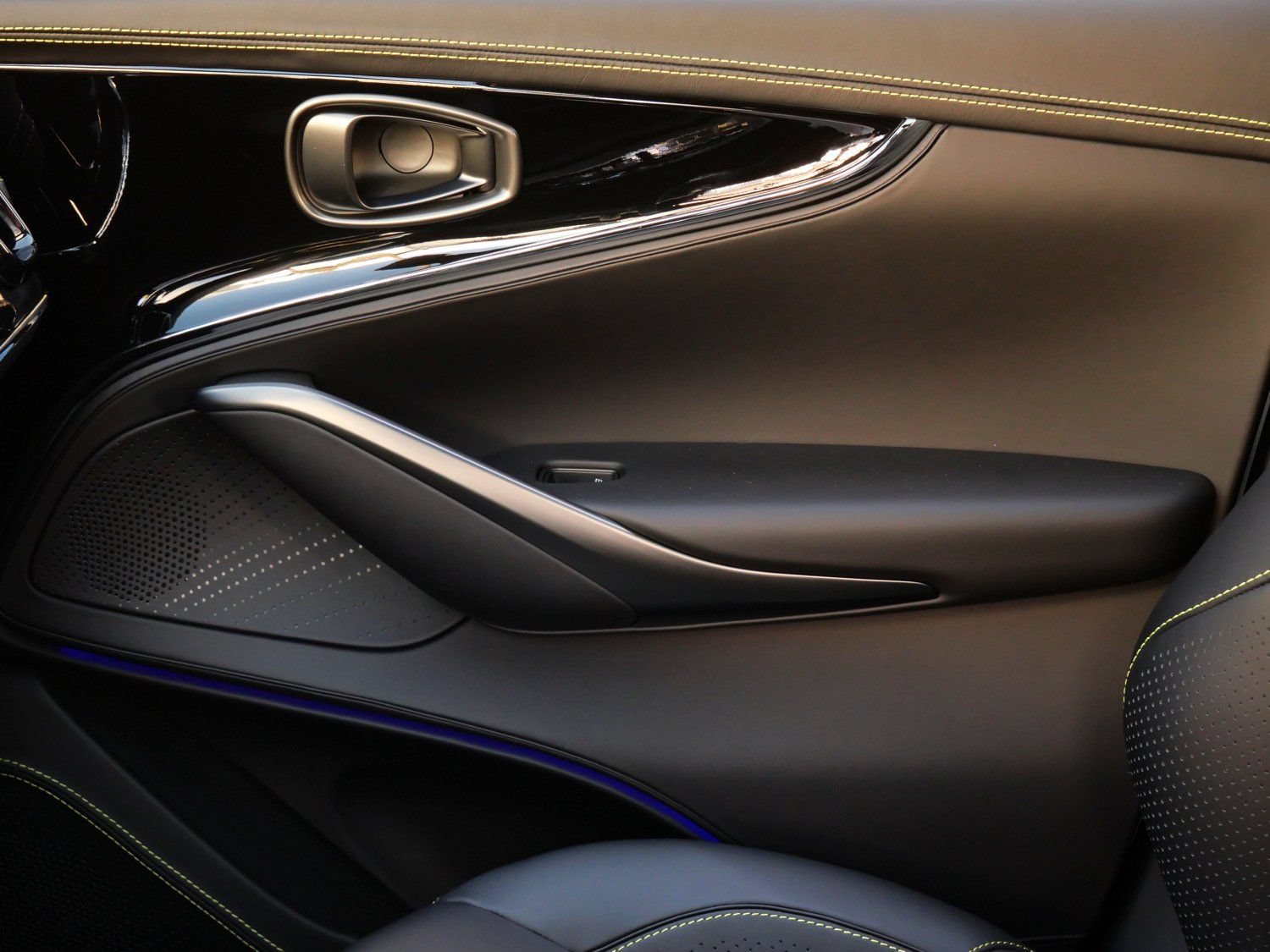 New 2026 Aston Martin DBX S AWD/4WD image 18