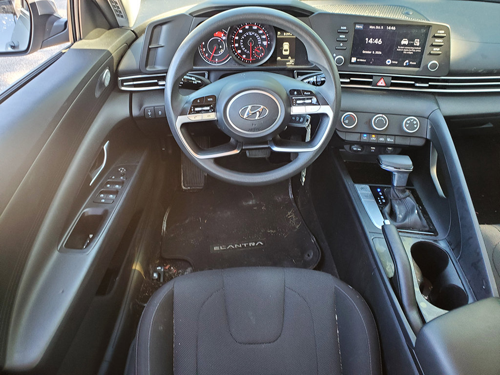Used 2022 Hyundai Elantra SE FWD image 8