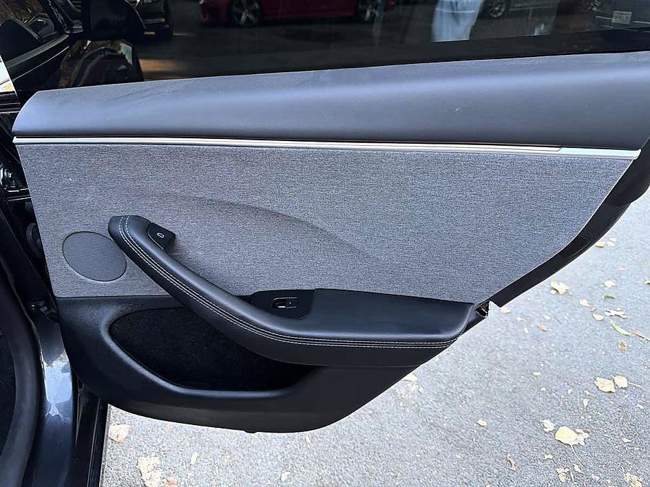 Used 2025 Tesla Model 3 Long Range RWD image 17
