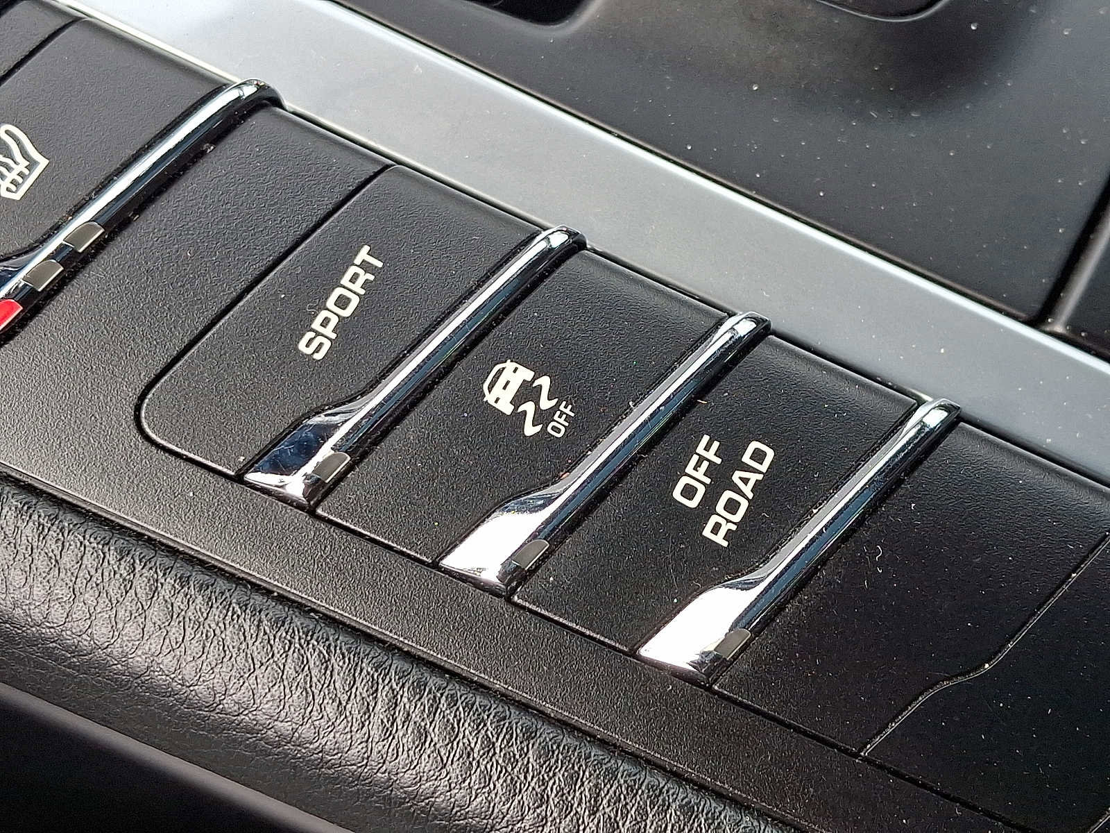 Used 2020 Porsche Macan image 25