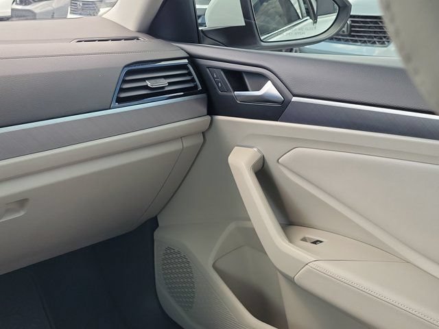 Certified 2023 Volkswagen Jetta SE FWD image 4