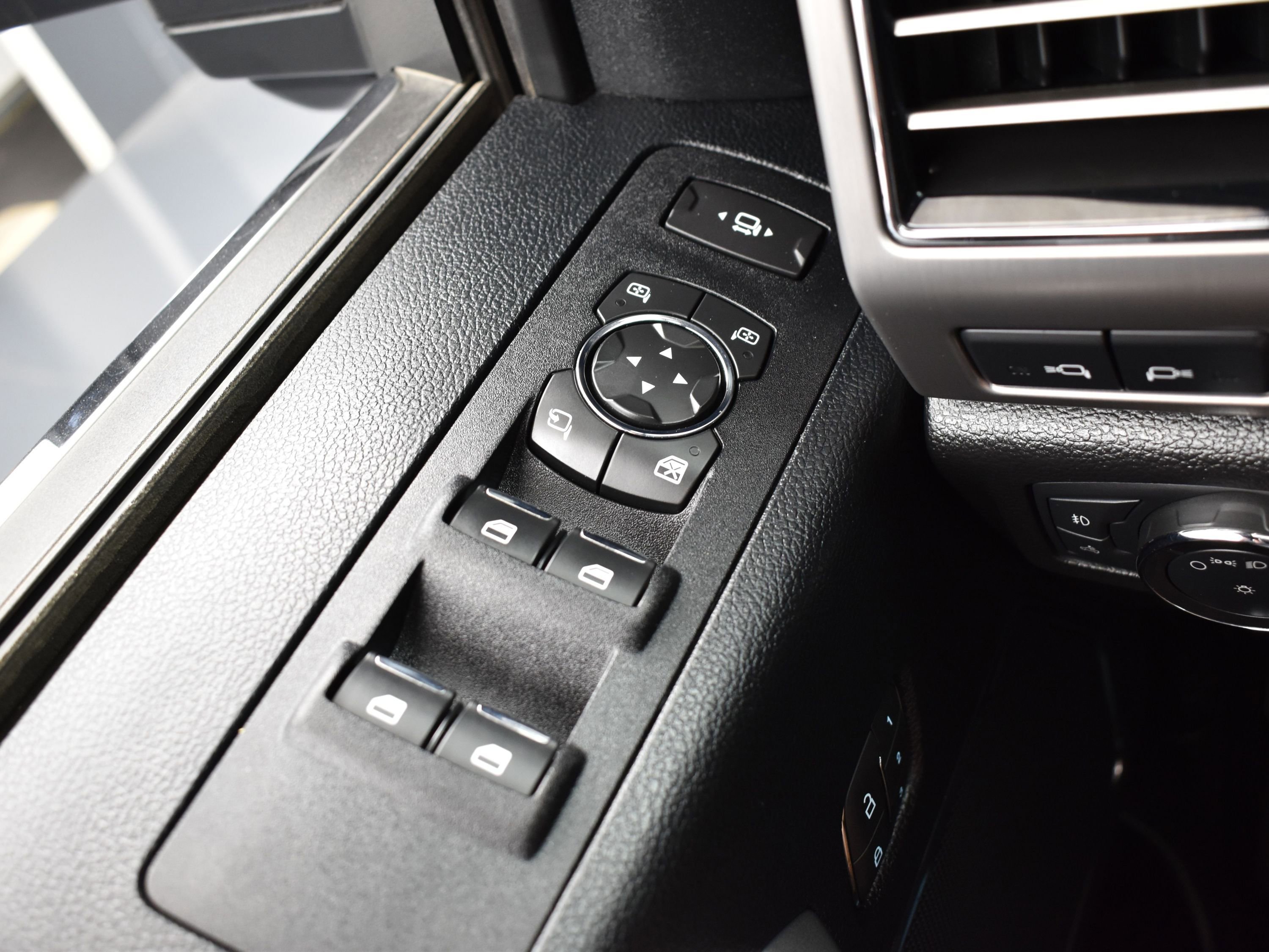 Used 2019 Ford F250 Platinum w/ Platinum Ultimate Package image 24